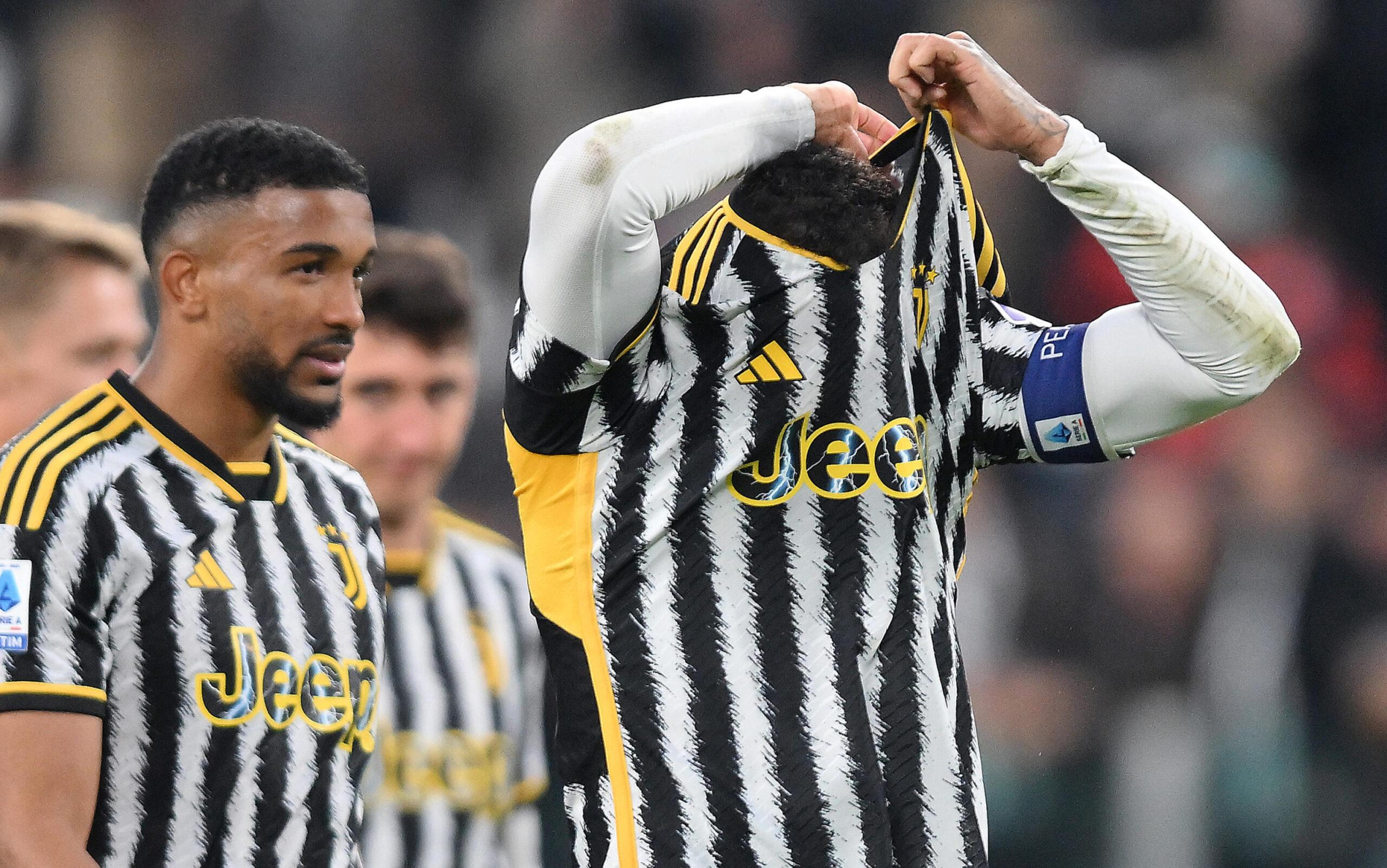 Juventus, la nuova maglia con gli orsacchiotti fa infuriare i tifosi. Social scatenati: “State esagerando”