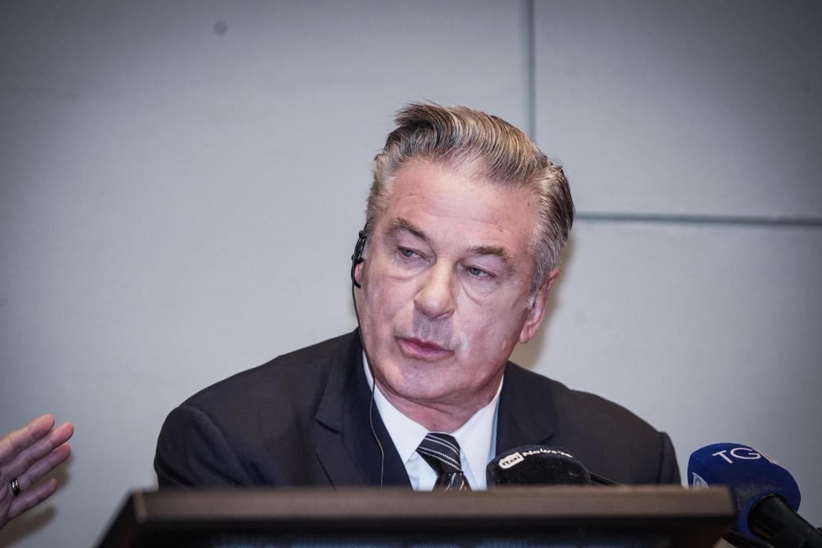 La verità sullo sparo di Alec Baldwin: cosa è successo davvero sul set di “Rust”