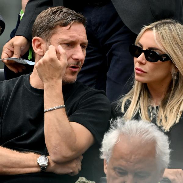 Totti e Noemi sempre più innamorati accompagnati dai figli Cristian e Isabel ai WEmbrace Games 2023 | VIDEO ESCLUSIVA