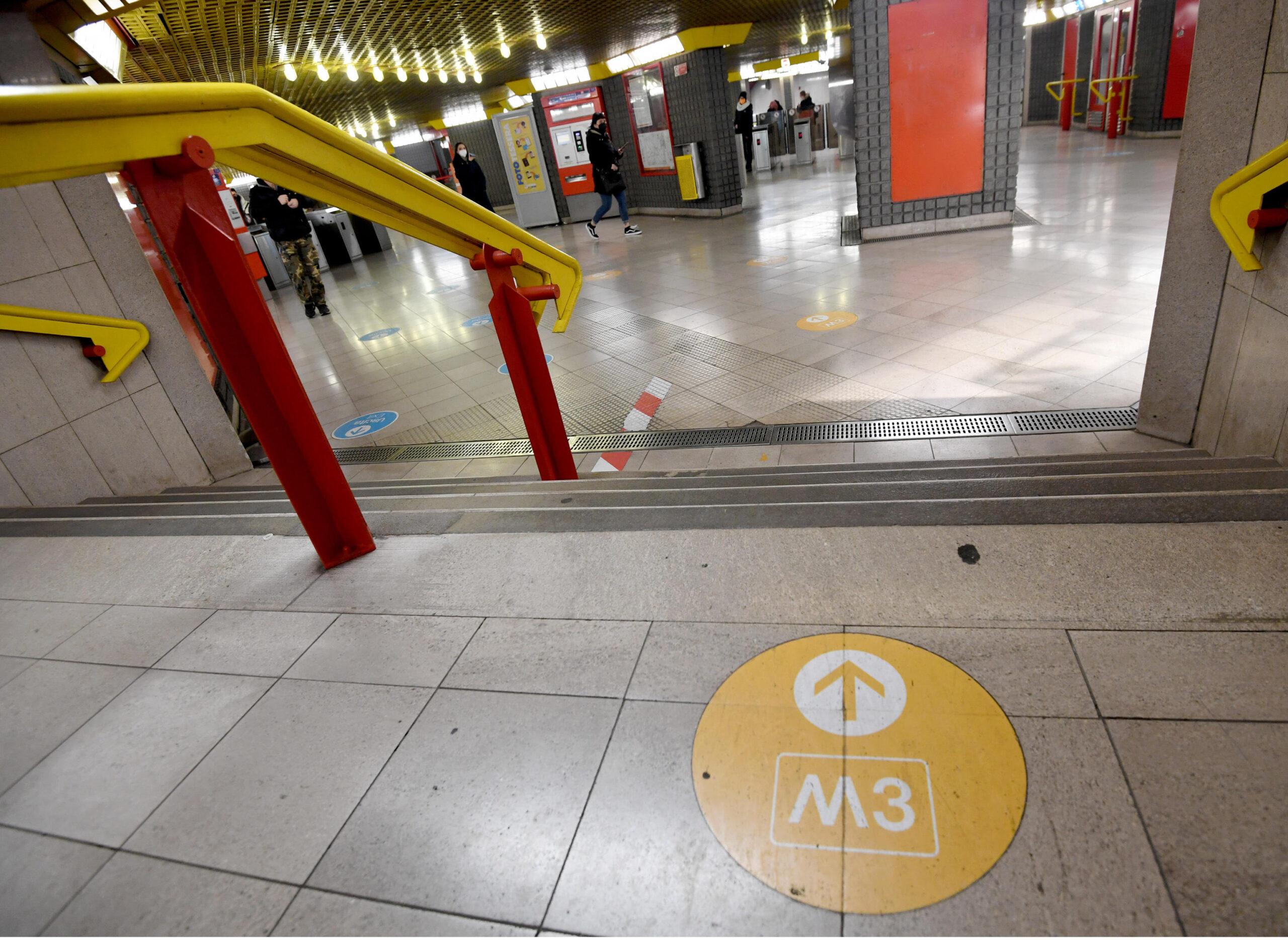 Incidente in metro a Milano, ieri sera ragazzo investito: è in gravi condizioni