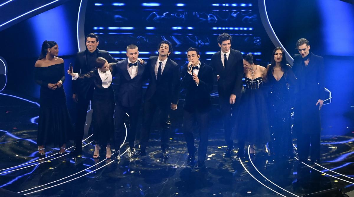 Mare Fuori: il cast a Sanremo 2024 con un monologo sul femminicidio | VIDEO