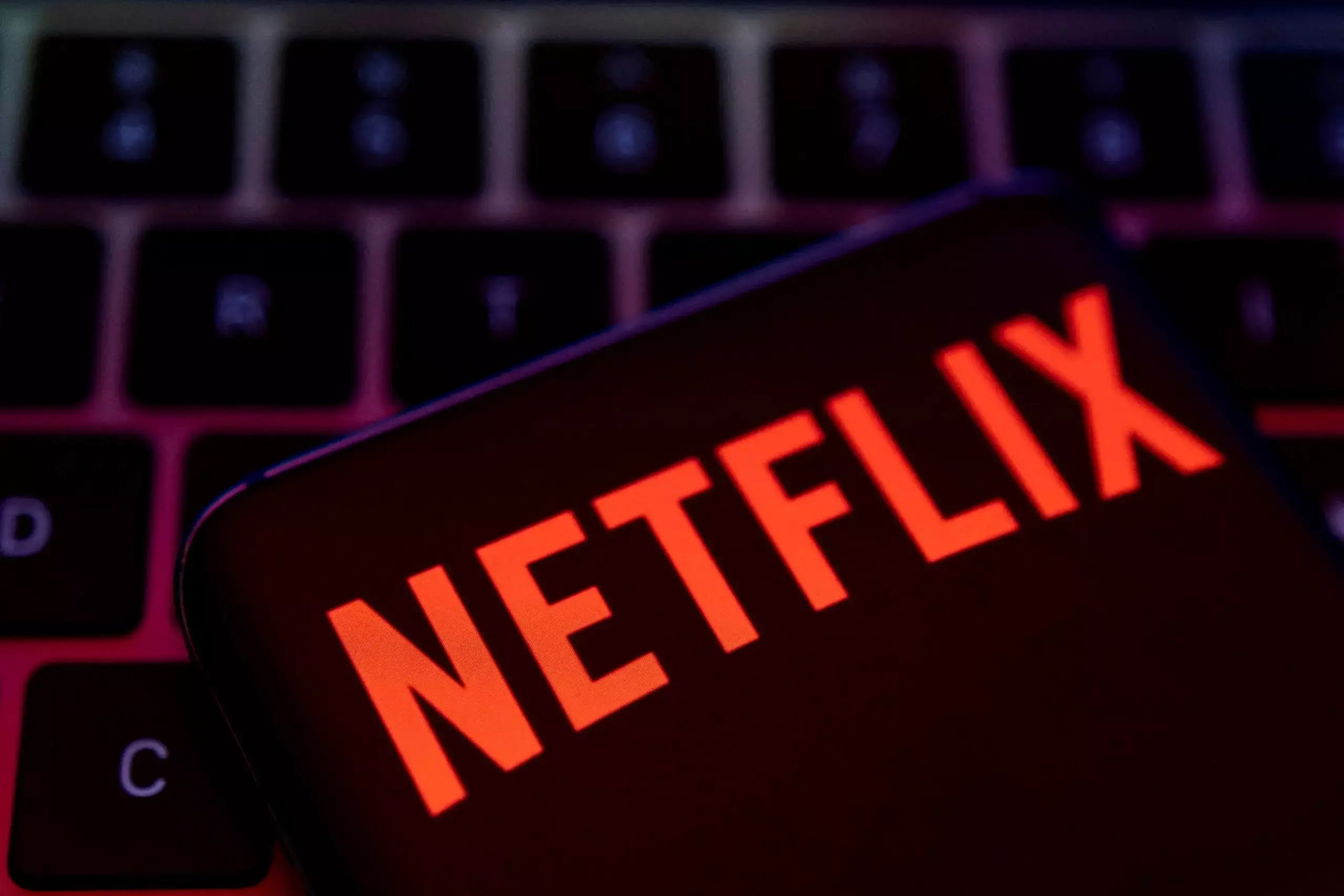 Netflix pronta a bloccare gli account condivisi: solo in Italia interessano 3 milioni di abbonati