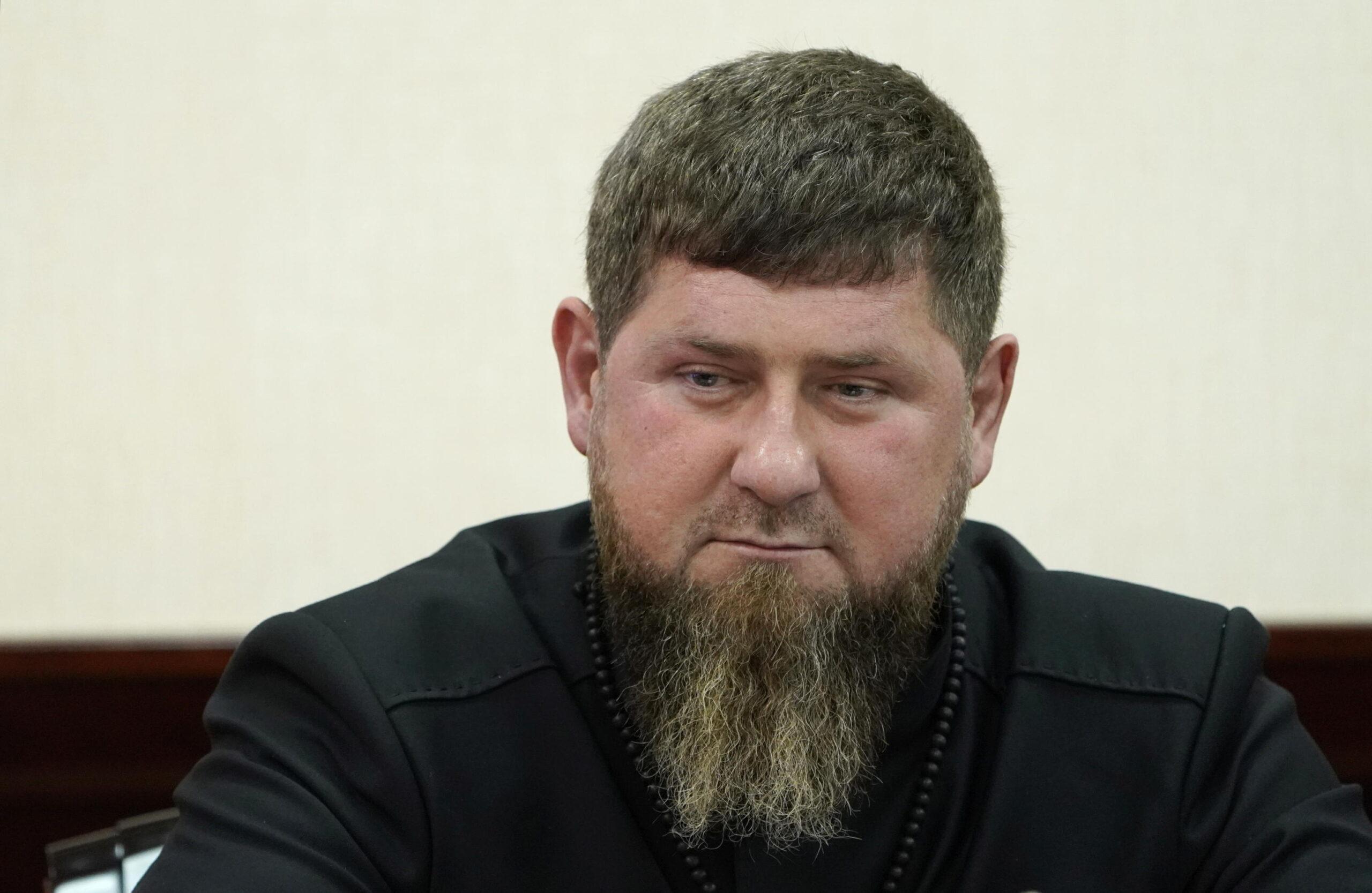 Kadyrov smentisce le voci sul coma in un video: “Fatevi una passeggiata”