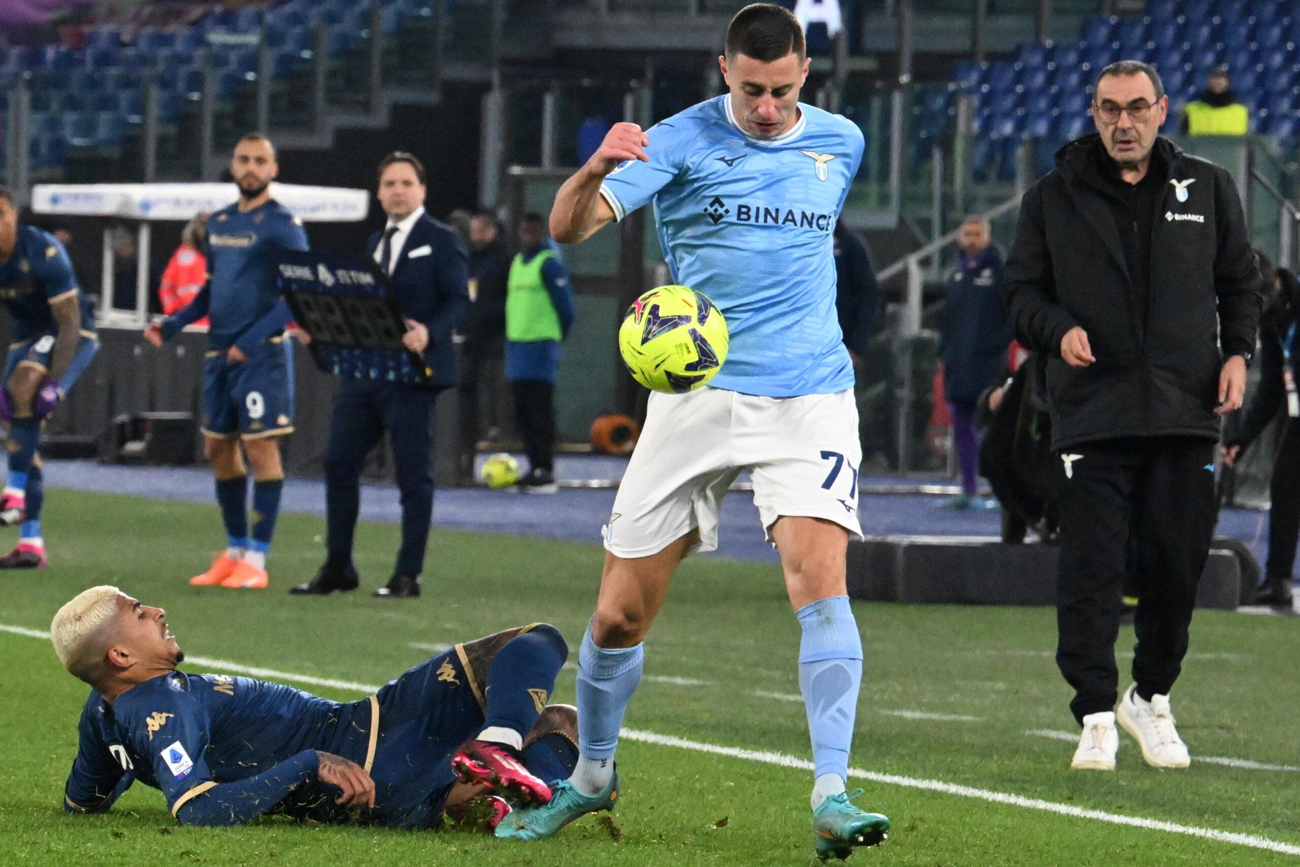 Lazio, campionato finito in anticipo per Marusic. Il terzino operato per un’ernia inguinale