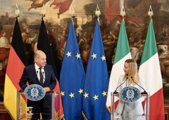 Sui migranti Crosetto fulmina Scholz: “Blocca gli immigrati in una parte e li agevola dall’altra”