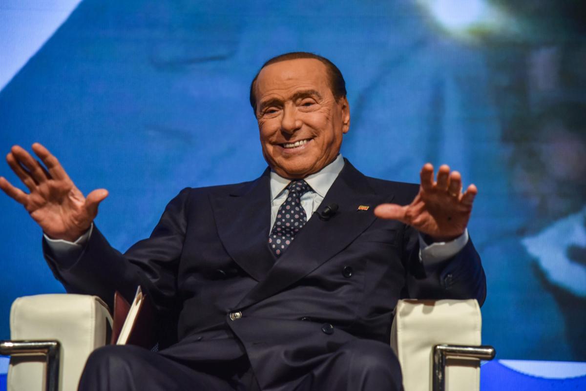 Berlusconi, le condizioni di salute di oggi: “Un’altra notte tranqu…