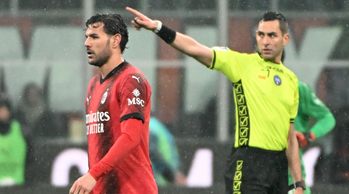 Rissa derby Milan-Inter, la decisione del giudice sportivo: squalifica per Calabria, Theo e Dumfries