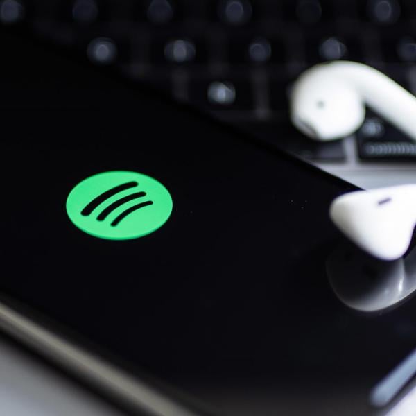 Spotify come TikTok: videopodcast e scorrimento verticale