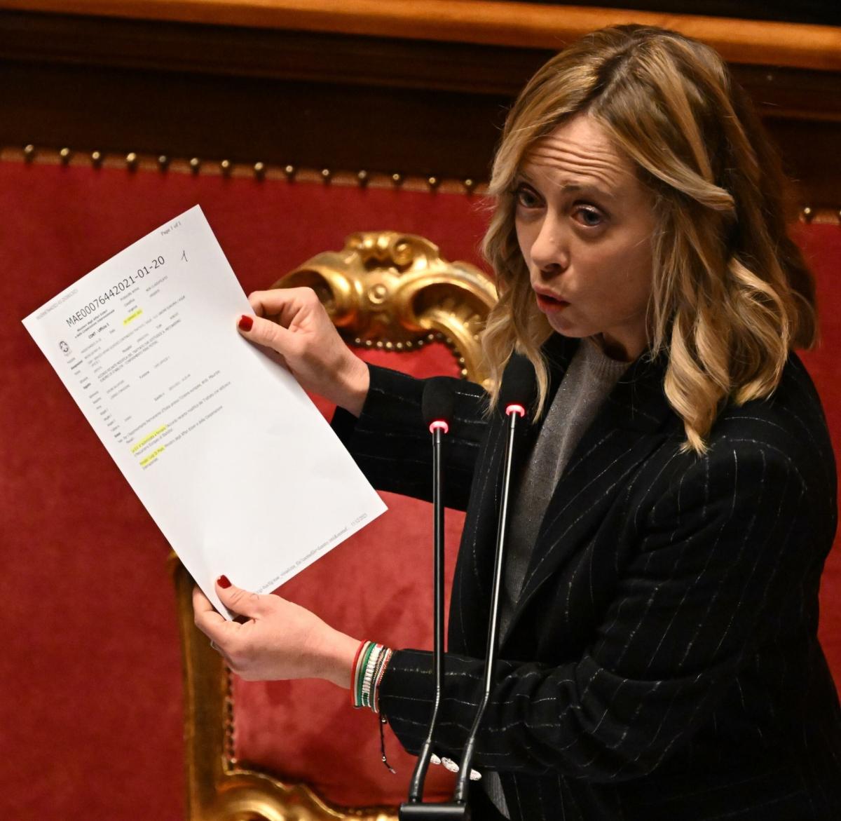 Meloni porta in Senato il fax firmato da Di Maio per autorizzare il…