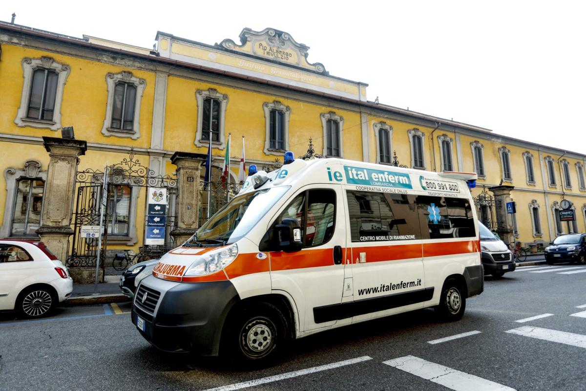 Milano, accoltellato un 15enne in una scuola a Pieve Emanuele: è in codice rosso, bloccato l’aggressore