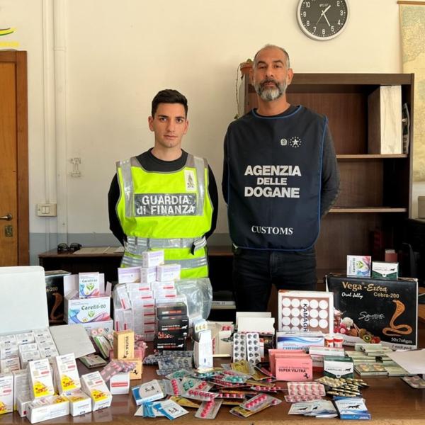 Farmaci provenienti dall’India, scattata la maxi operazione ad Ancona: sequestrate 2 milioni di dosi illegali per la disfunzione erettile