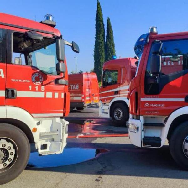 Roma, incendio a Castel Romano: evacuato l’outlet e traffico rallentato sulla Pontina. Cos’è successo?