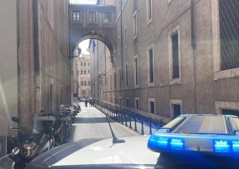 Roma, allarme bomba al Ministero della Cultura, evacuato il palazzo. Chiusa via del Collegio Romano | FOTO E VIDEO