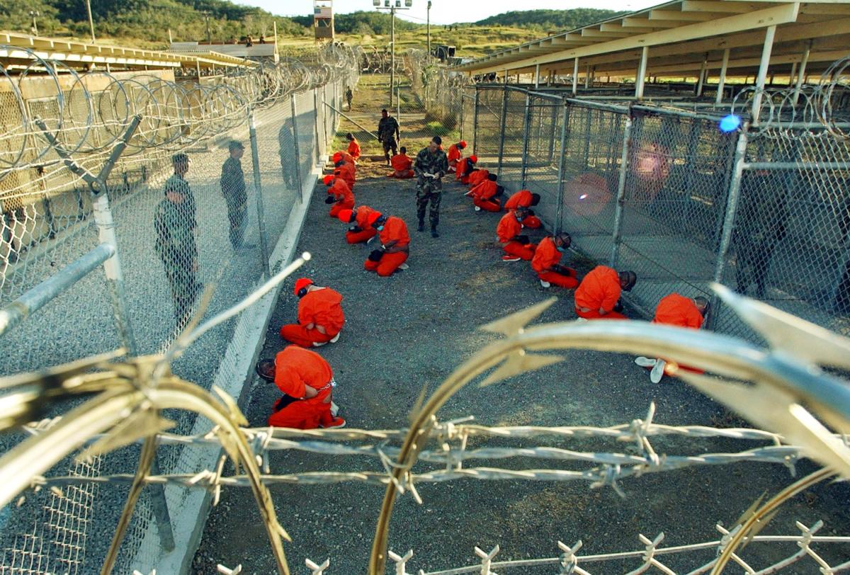 Accadde oggi, 11 gennaio 2002: apre il campo di Guantanamo