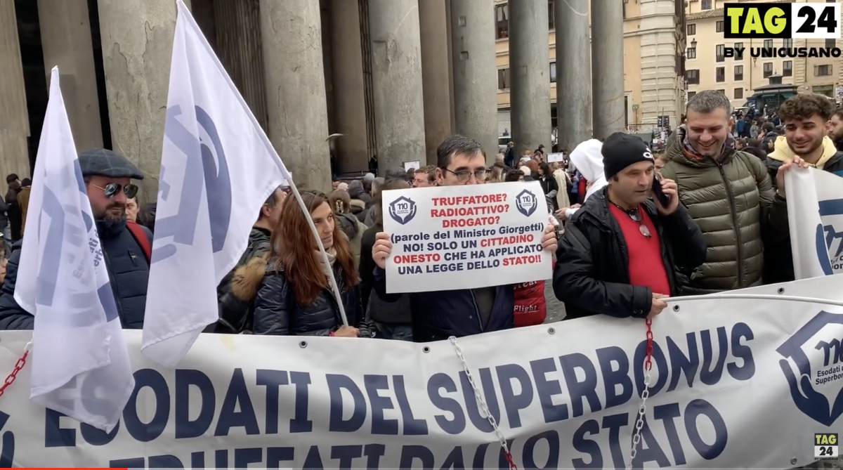 Roma, gli esodati del Superbonus protestano di fronte al Pantheon: …