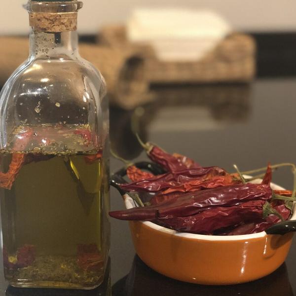 Olio al peperoncino e botulino, come riconoscerlo e quali sono i rischi?