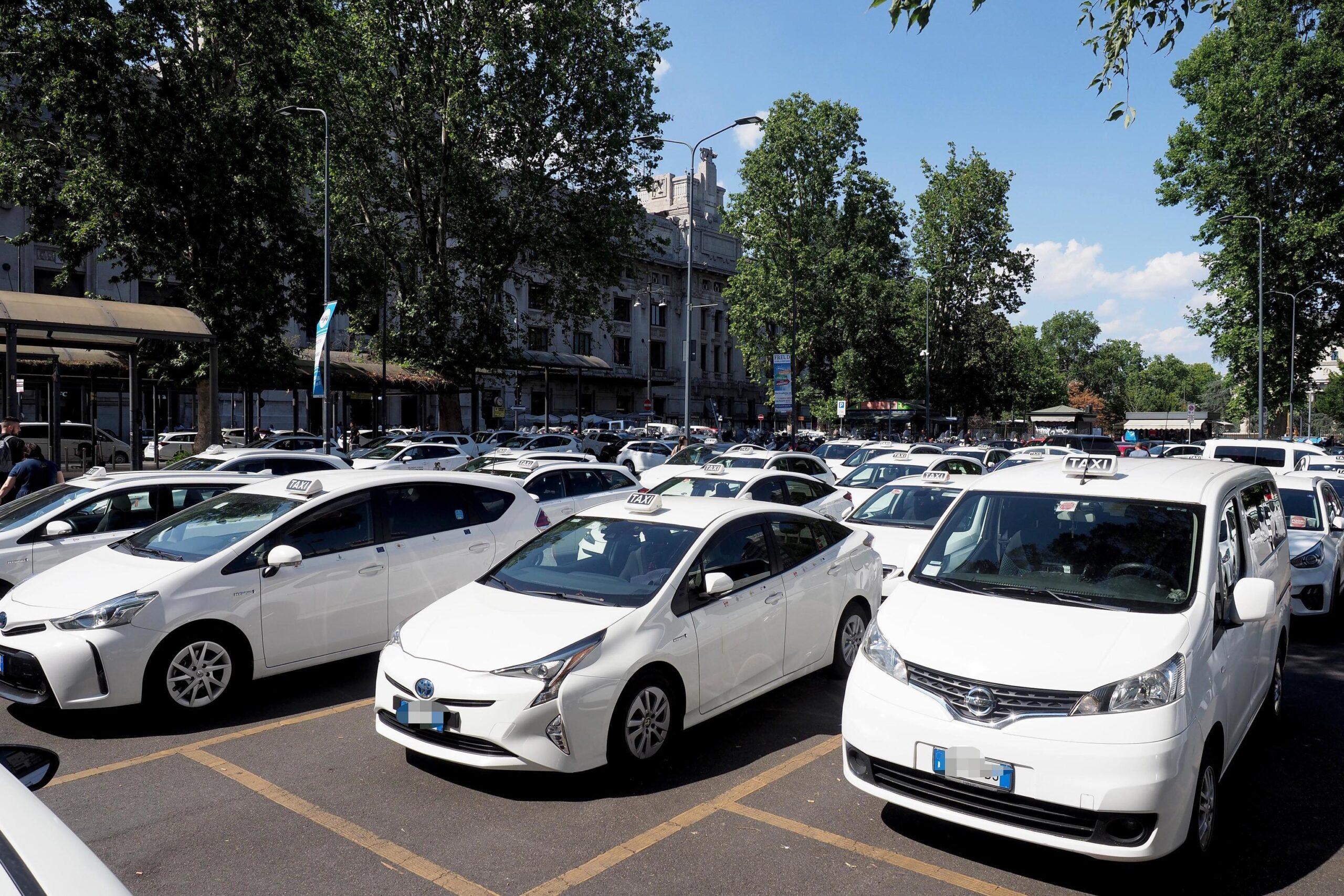 Sciopero taxi il 10 ottobre 2023, le città coinvolte e il perché della protesta