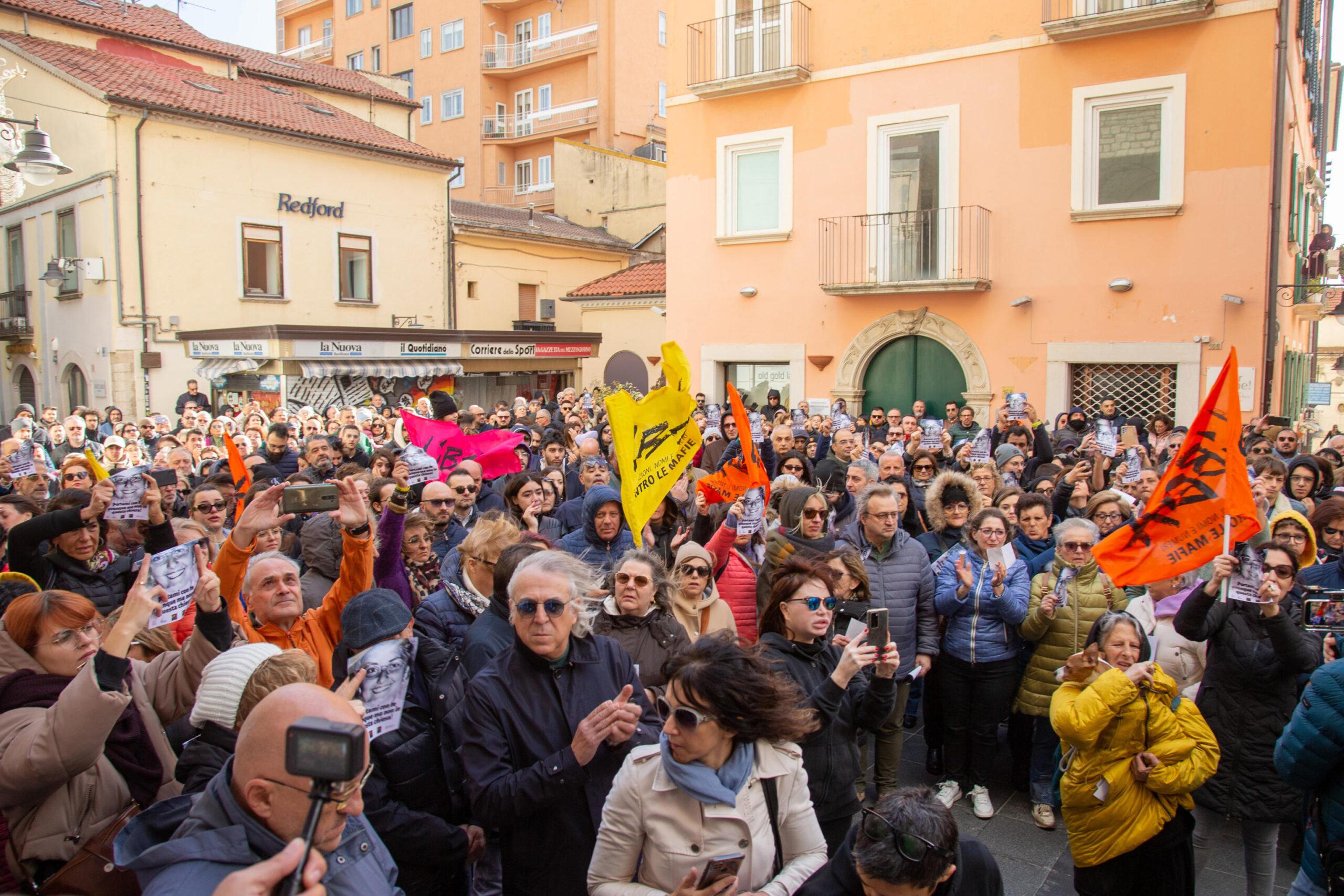 Elisa Claps, le proteste della folla per la riapertura della chiesa Trinità