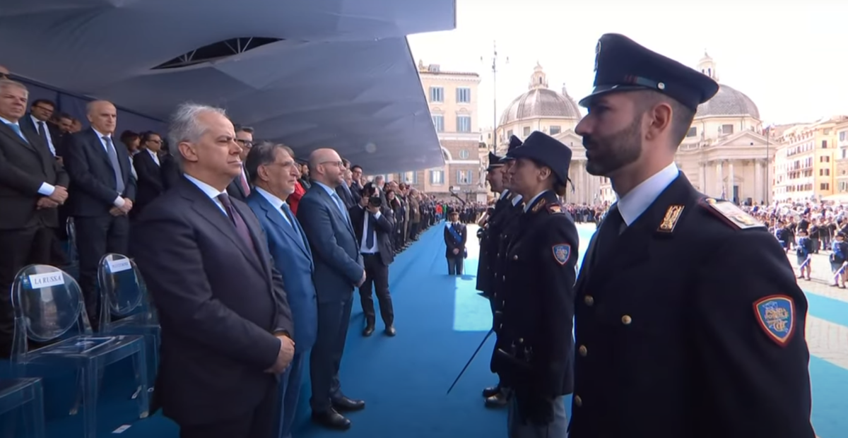 Festa per i 172 anni Polizia di Stato a Roma, i cittadini: “Vicini alle forze dell’ordine”. La premier Meloni: “Auguri ai custodi della legalità e sicurezza”| VIDEO