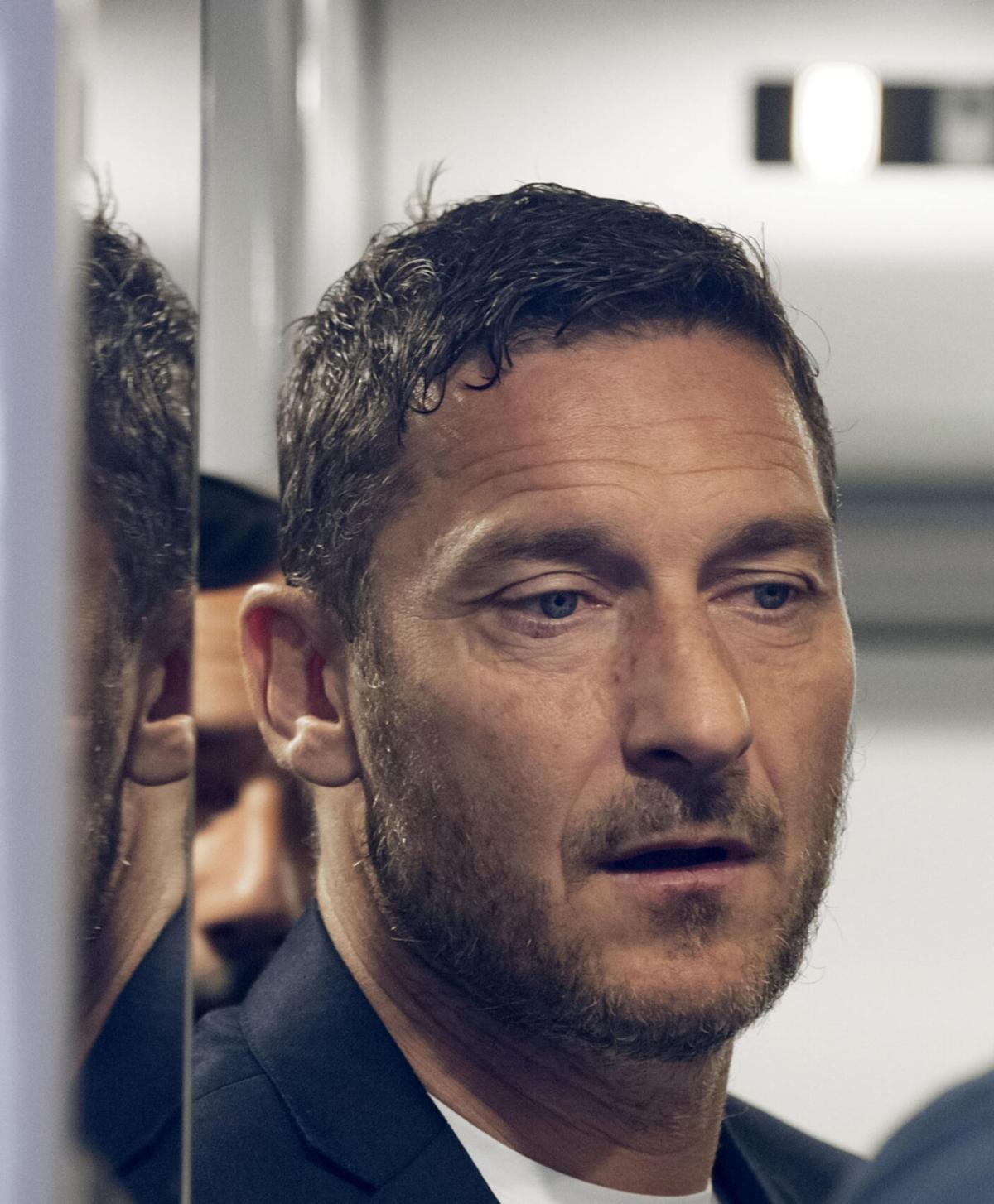 Chanel Totti a Los Angeles con un trolley da migliaia di euro: quan…