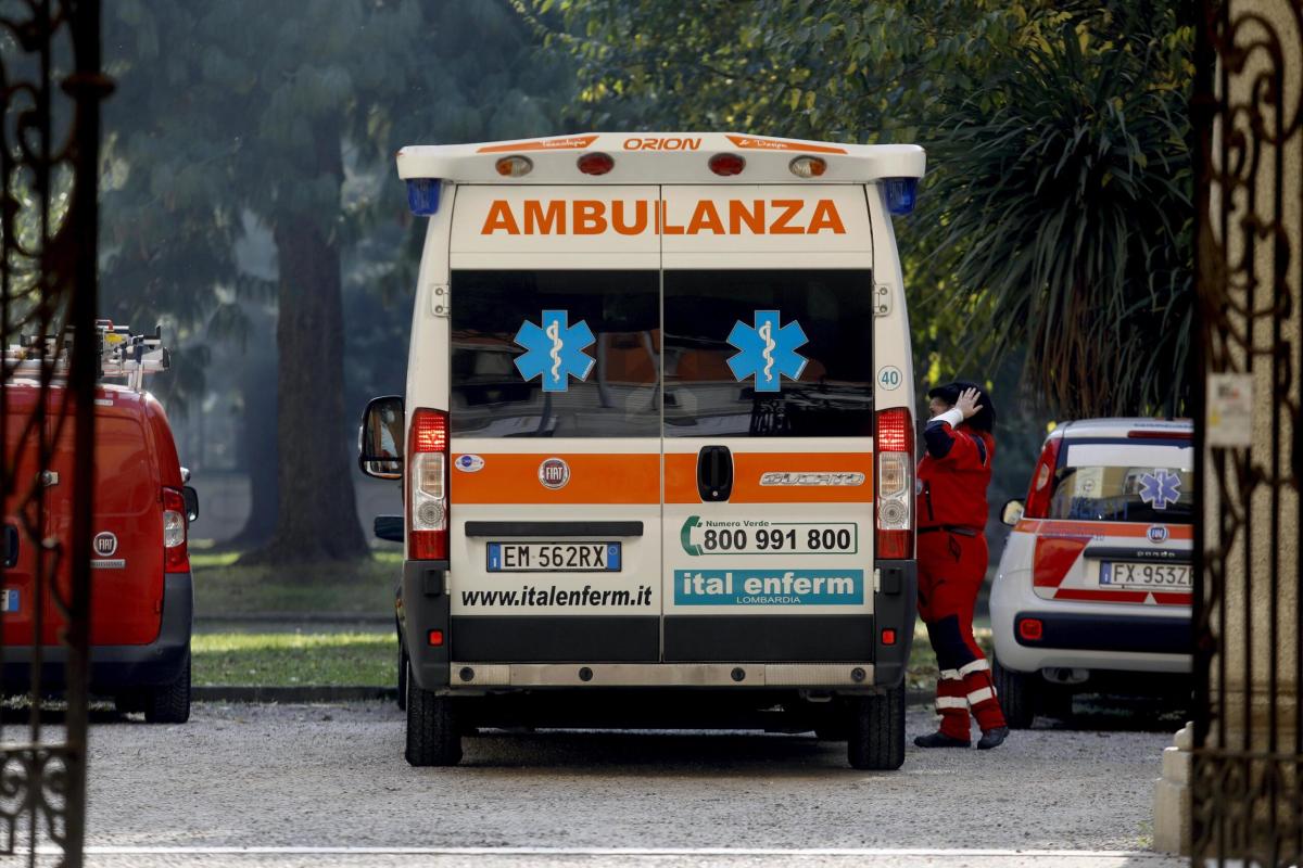 Como, donna di 80 anni investita da un’auto a Inverigo: è grave