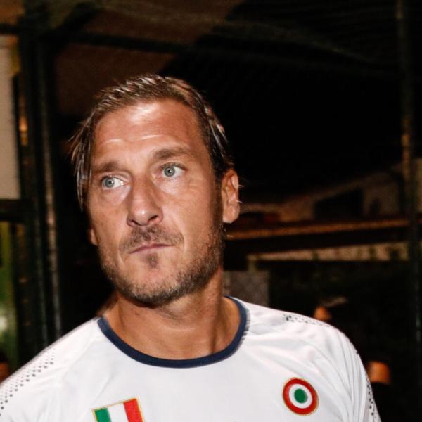 Francesco Totti dedica una foto a Ilary Blasi? Il gesto sospetto che torna a far sognare i fan