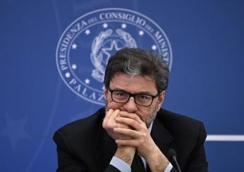 Natalità, la proposta di Giorgetti di tagliare le tasse a chi fa figli