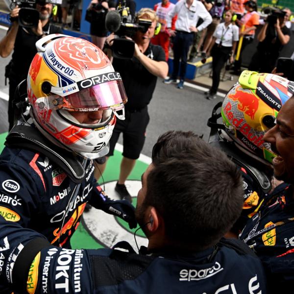 Formula 1, Max Verstappen verso Silvertsone: “Correre qui è fantastico”