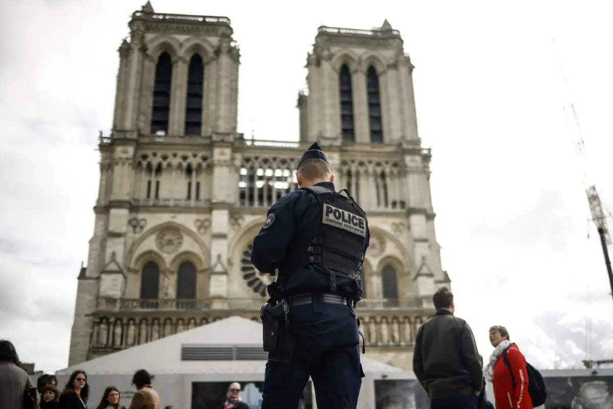 Francia, bambina di sette anni violenta ripetutamente coetanea a Pantin: allontanate entrambe dalla scuola