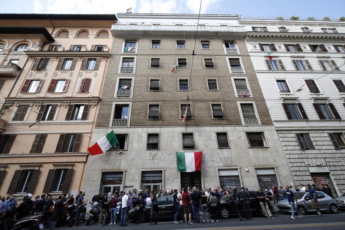 Roma, bastonata a Casapound per occupazione: 10 condanne. Ma il mov…