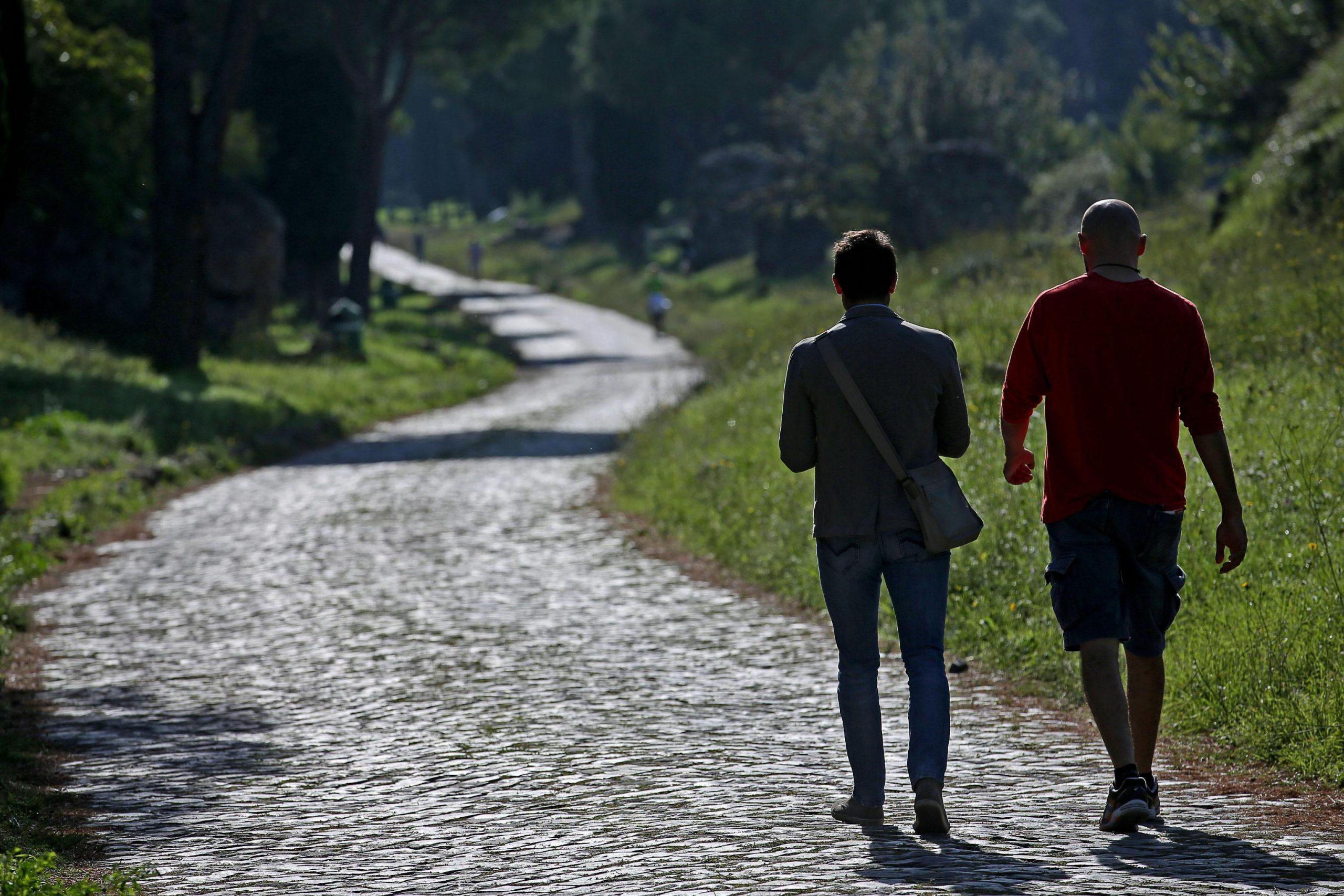 Quanti passi bisogna fare al giorno per perdere peso dopo le feste natalizie? I consigli degli esperti