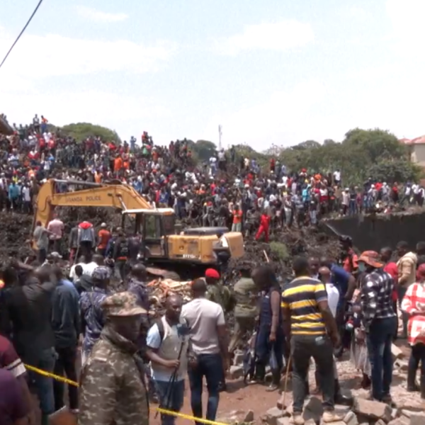 Uganda, frana una discarica vicino a Kampala: morte 12 persone, 14 feriti | VIDEO E FOTO