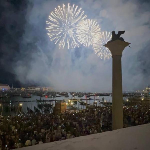 Festa del Redentore 2022: fuochi d’artificio illuminano Venezia