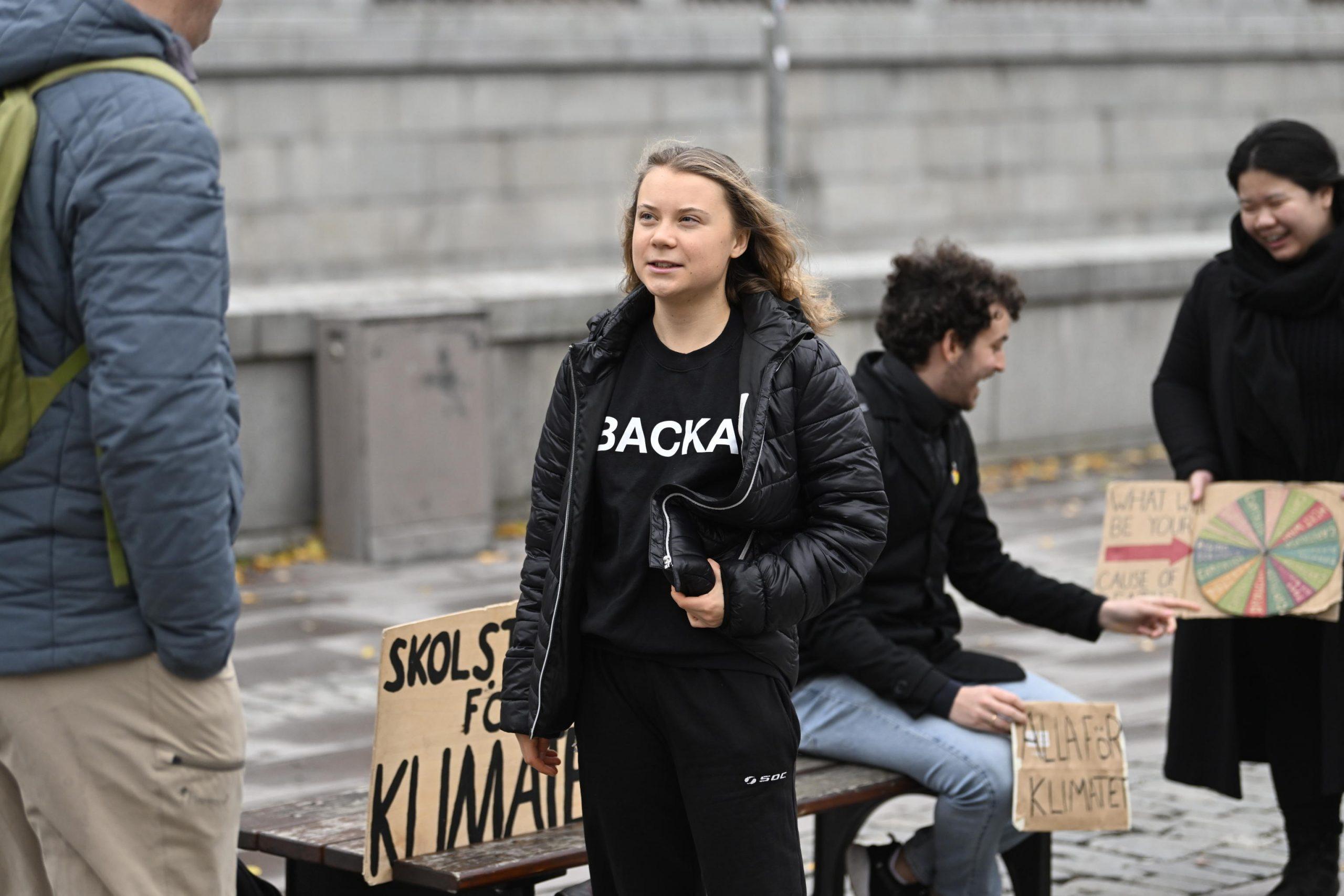 Andrew Tate arrestato, il “rivale” di Greta Thunberg accusato di traffico di esseri umani