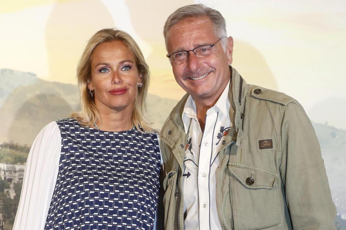 Perché Sonia Bruganelli e Paolo Bonolis erano assenti al funerale d…