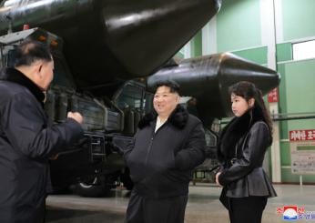 Corea del Nord, Kim Jong-un soddisfatto per il  test del nuovo missile terra-acqua: “Grande risultato del lancio”