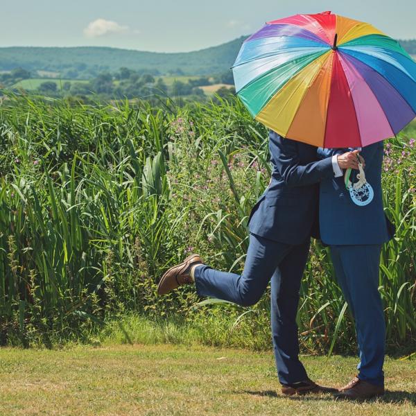 Congedo parentale e coppie LGBT: una sentenza boccia l’Inps