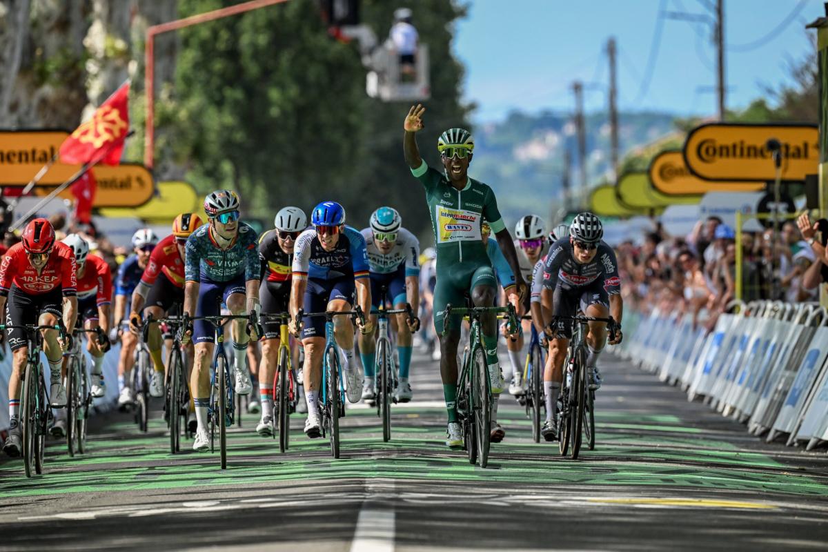 Tour de France 2024, Girmay fa tris a Villeneuve-sur-Lot: Roglic perde 2’27”