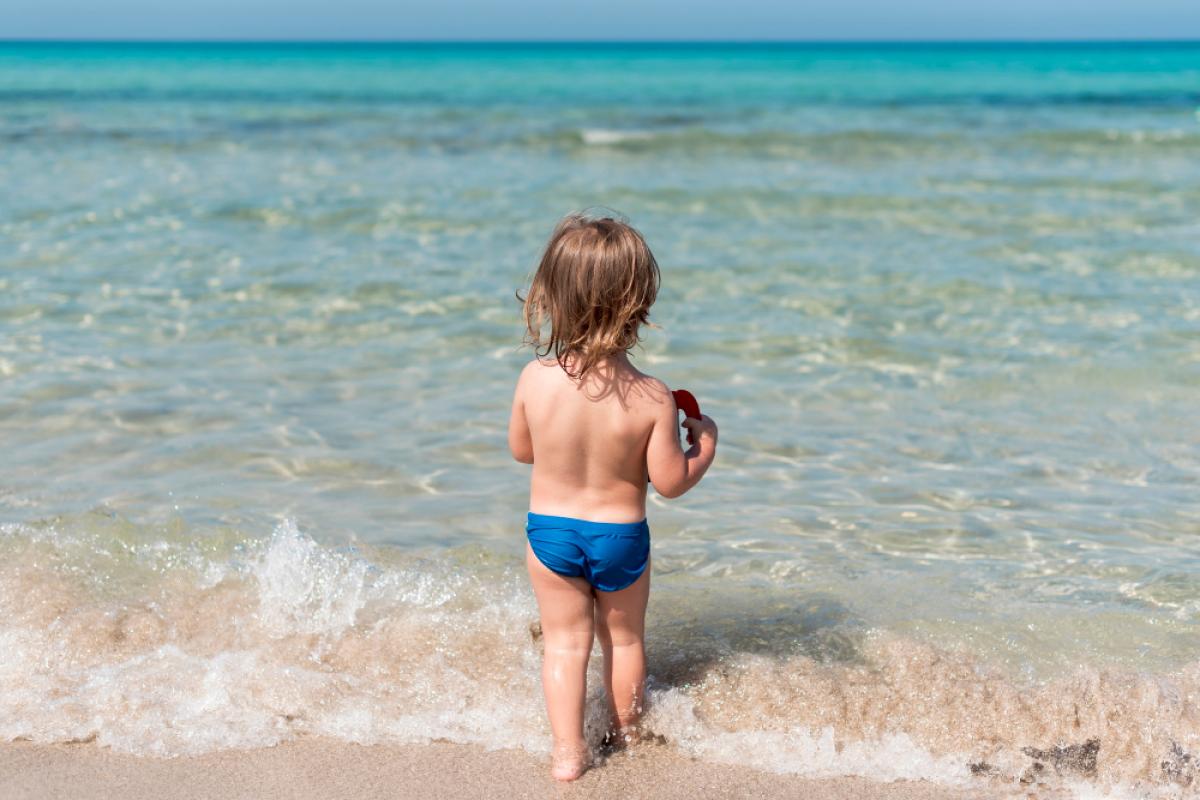 Posso portare il bambino con la tosse al mare? Rischi e benefici