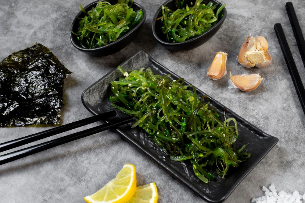 Quanta alga Wakame al giorno? Come mangiarla e controindicazioni