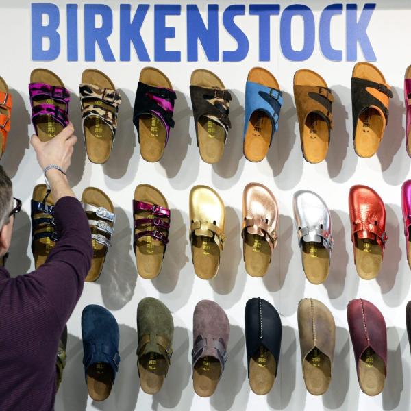 Birkenstock, Barbie fa schizzare alle stelle le vendite dei sandali che compaiono nel film, modello Arizona