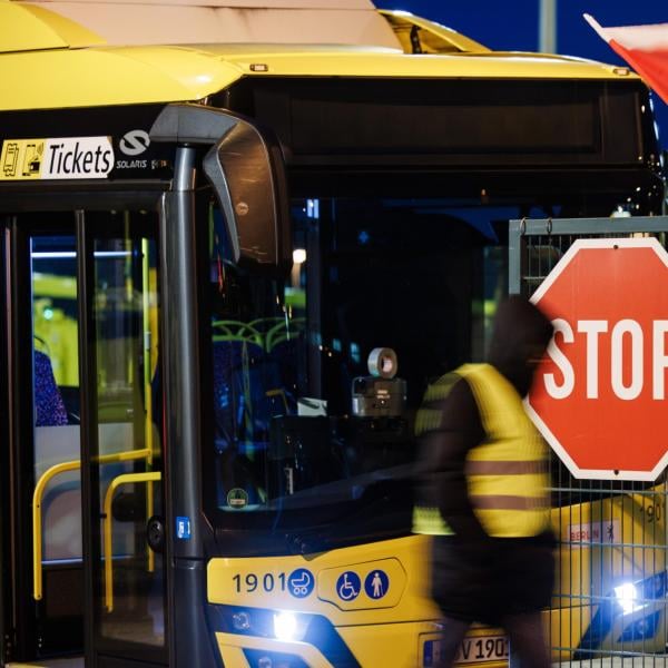 Germania, chi è la donna che ha accoltellato cinque persone su un autobus a Siegen?