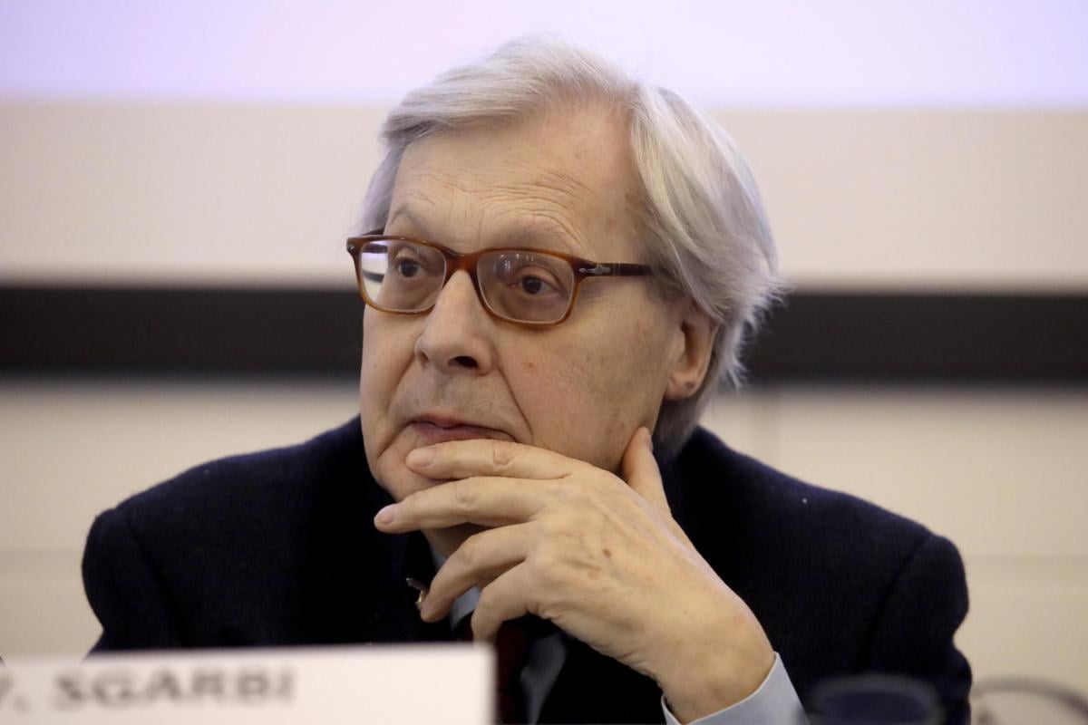 Sgarbi, il Consiglio Regionale della Lombardia approva incompatibil…