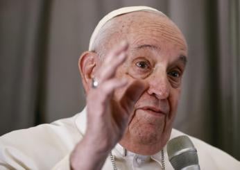 Il Papa abbraccia genitori che hanno perso la figlia: il commovente…