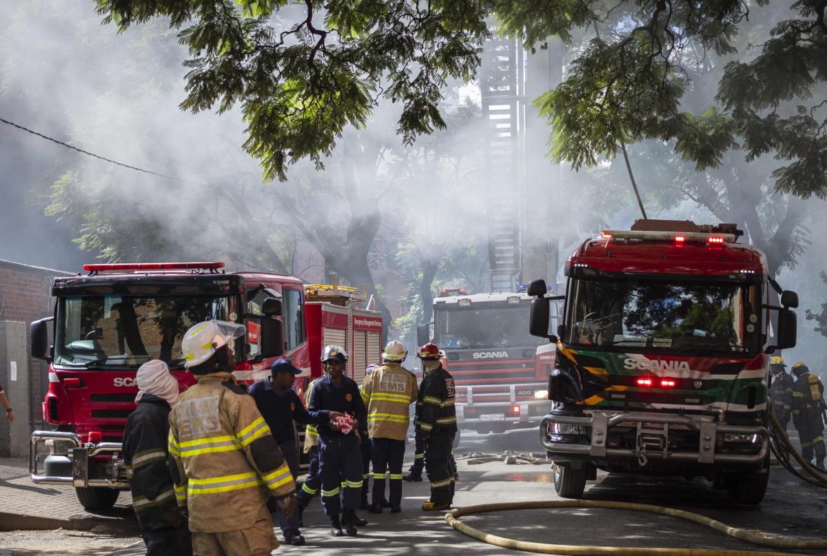 Sudafrica, devastante incendio in un palazzo a Johannesburg: 73 mor…