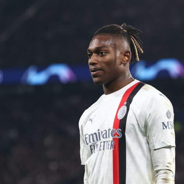 Milan, Leao smentisce le voci sul Psg: “Mai pensato di andare via”