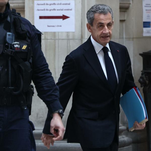 Francia, l’ex Presidente della Repubblica Sarkozy condannato ad un anno di carcere: sconterà sei mesi con la condizionale