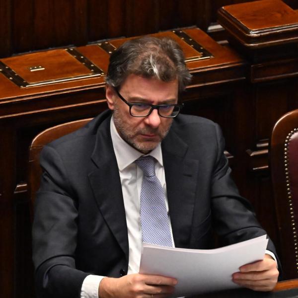 Ci saranno nuove tasse? L’imbarazzo della destra. Cattaneo: “Tuteleremo la casa”. Crippa: “FI stia tranquilla no tasse per italiani, ma le banche…” | VIDEO