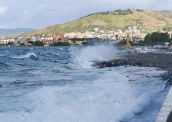 Calabria, è allerta meteo in tutta la regione. A Reggio le scuole rimarranno chiuse