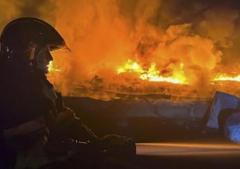 Guerra, incendio a Leopoli dopo l’ultimo attacco con droni: due feriti